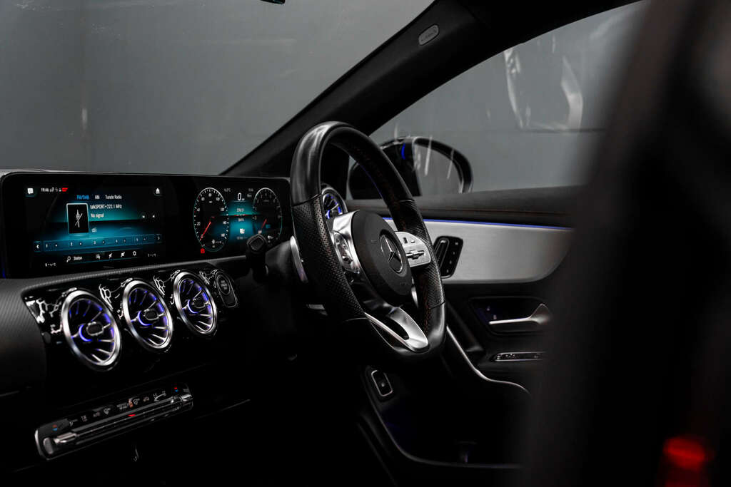 Mercedes-Benz 250 Cla Amg Line Premium E  #2