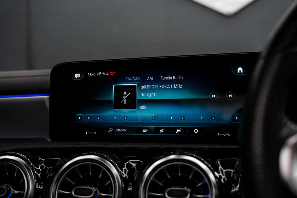 Mercedes-Benz 250 Cla Amg Line Premium E  #31