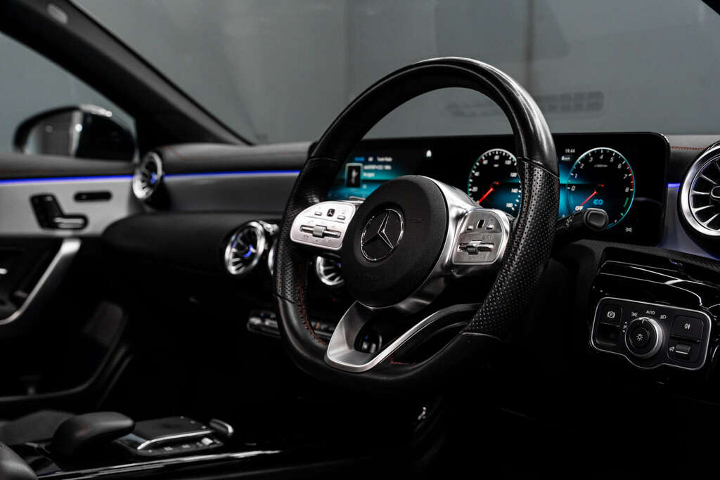 Mercedes-Benz 250 Cla Amg Line Premium E  #8