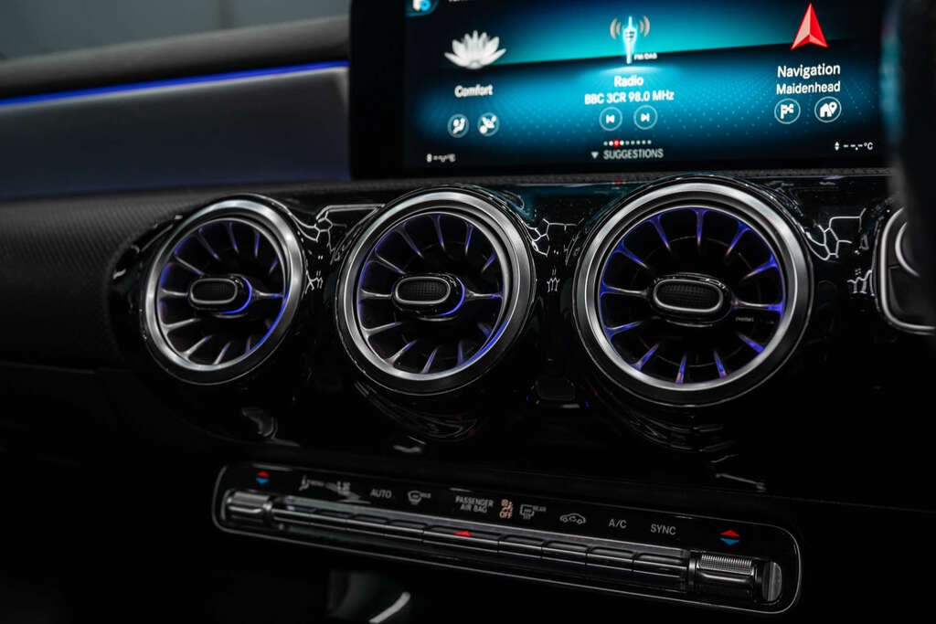 Mercedes-Benz 250 Cla Amg Line Premium  #4