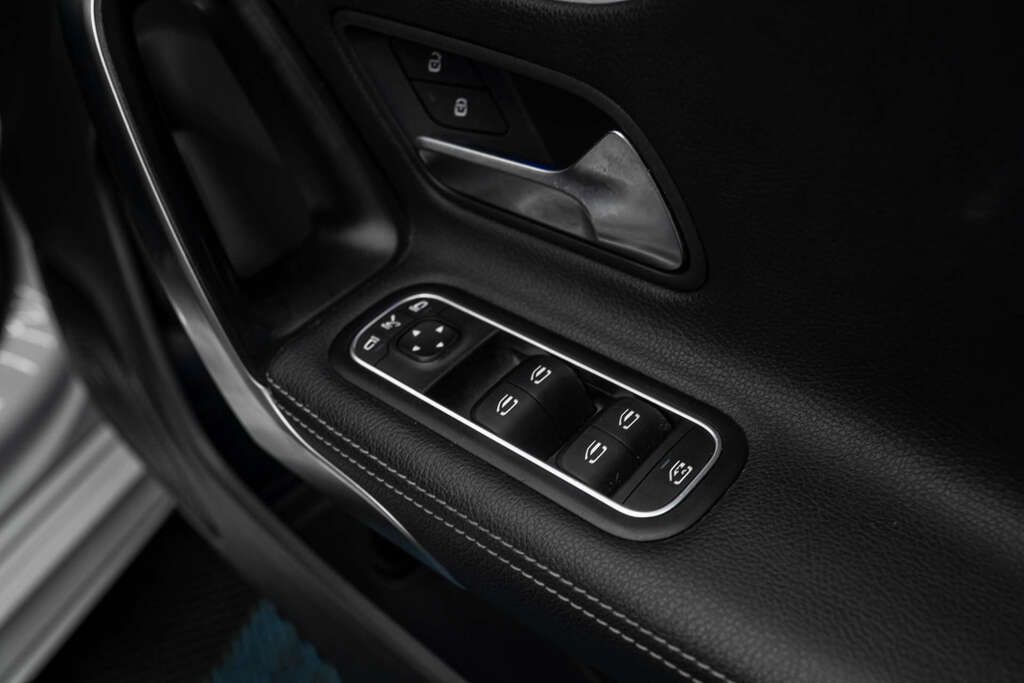 Mercedes-Benz 250 Cla Amg Line Premium E  #13