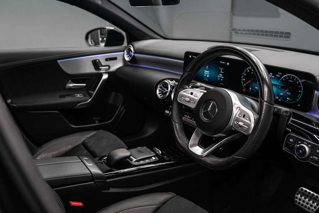 Mercedes-Benz A Class Amg Line Premium Black #2