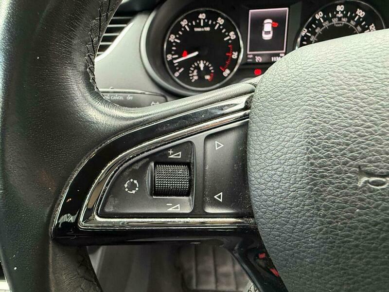 Skoda Octavia Black Edition White #28