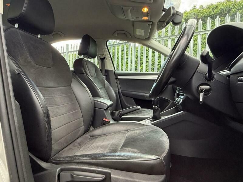 Skoda Octavia Black Edition White #24