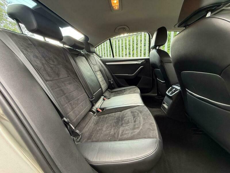 Skoda Octavia Black Edition White #25