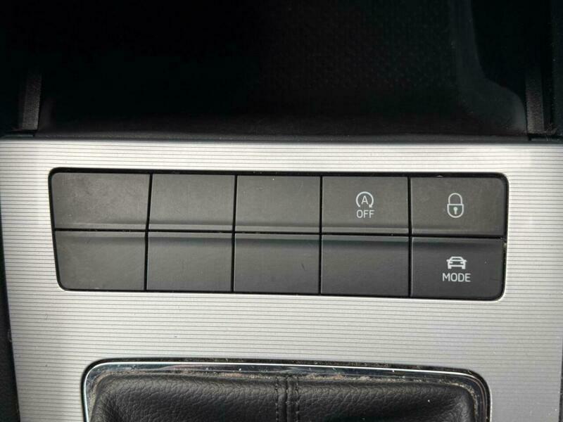 Skoda Octavia Black Edition White #31
