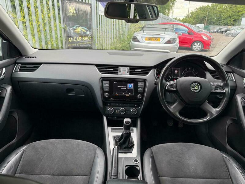 Skoda Octavia Black Edition White #23