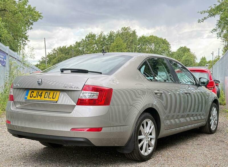 Skoda Octavia Black Edition White #18