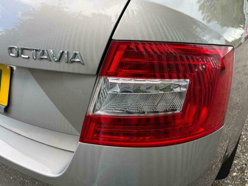 Skoda Octavia Black Edition White #50