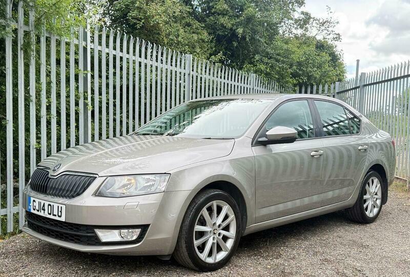 Skoda Octavia Black Edition White #7