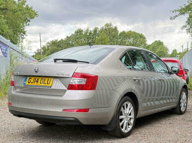 Skoda Octavia Black Edition White #17