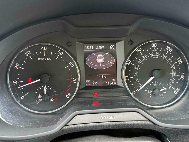 Skoda Octavia Black Edition White #44