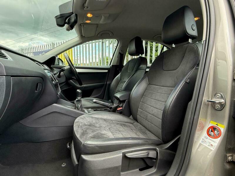 Skoda Octavia Black Edition White #49