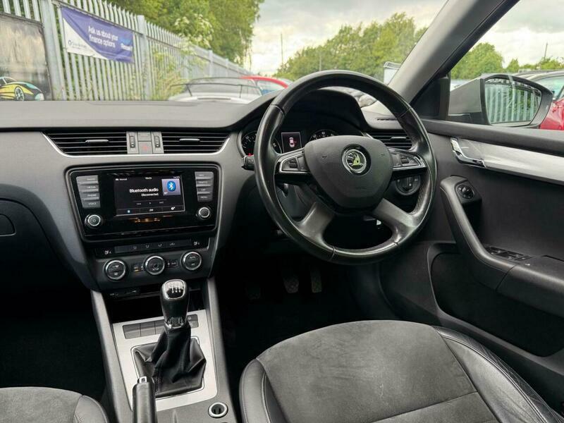 Skoda Octavia Black Edition White #22