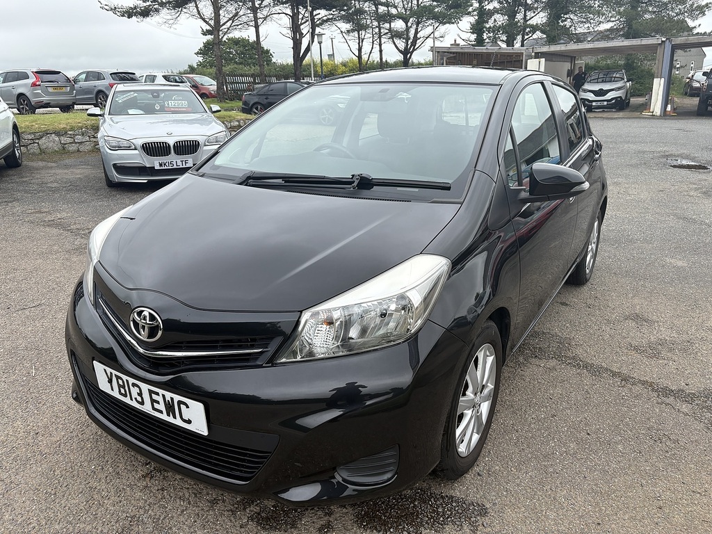 Toyota Yaris Grey #1