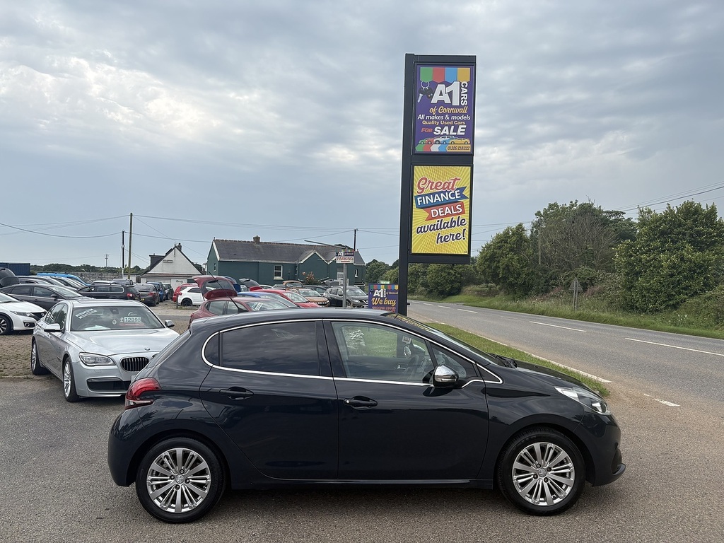 Peugeot 208 1.2 Puretech 82 Allure White #5