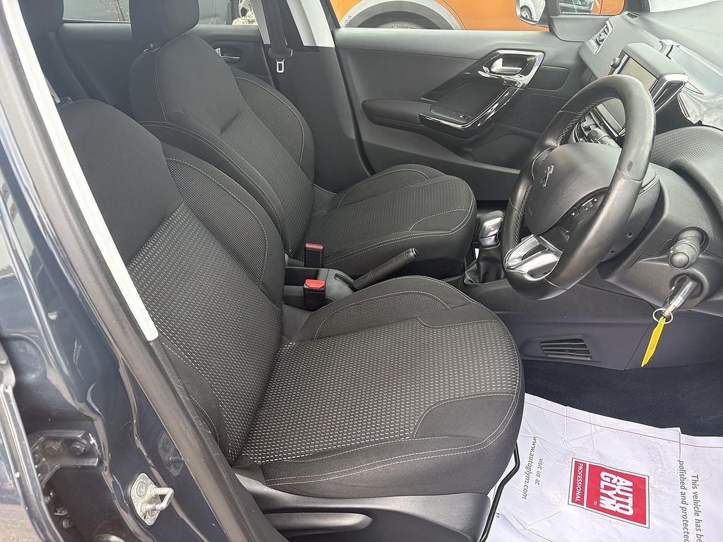 Peugeot 208 1.2 Puretech 82 Allure White #6