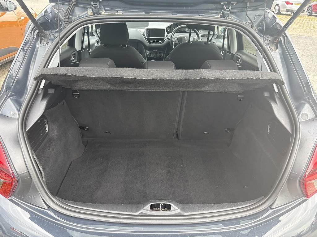 Peugeot 208 1.2 Puretech 82 Allure White #9