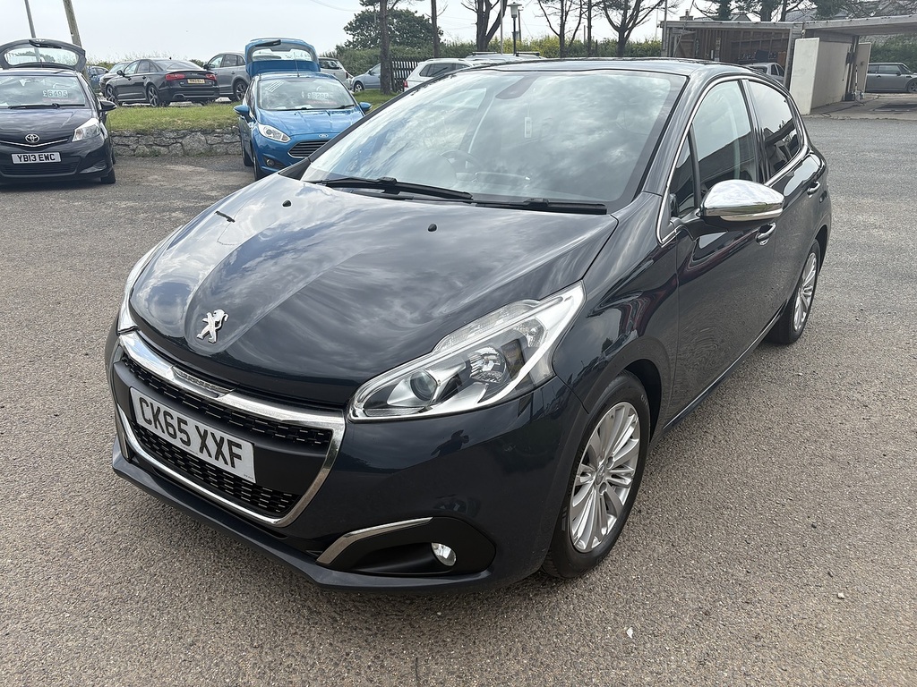 Peugeot 208 1.2 Puretech 82 Allure White #1