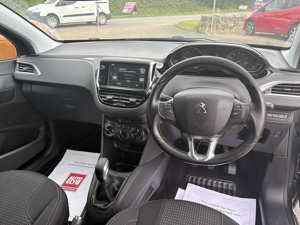 Peugeot 208 1.2 Puretech 82 Allure White #7