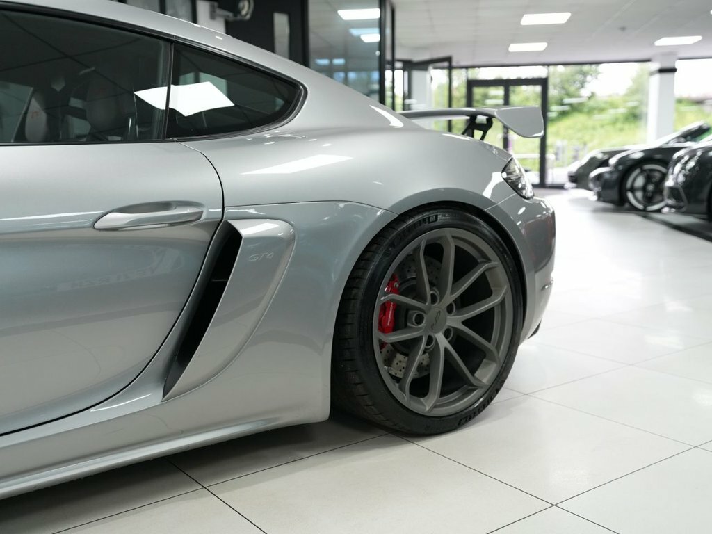 Porsche 718 Cayman 4L Gt4 Silver #6