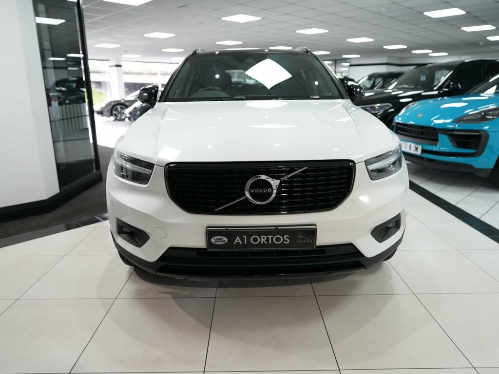 Volvo XC40 2L R-design RV70CLO White #2