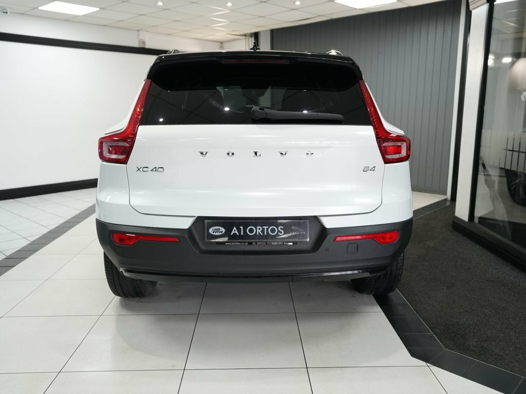 Volvo XC40 2L R-design RV70CLO White #6