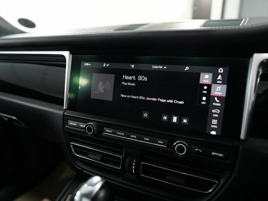 Porsche Macan Pdk 242 Bhp Black #36
