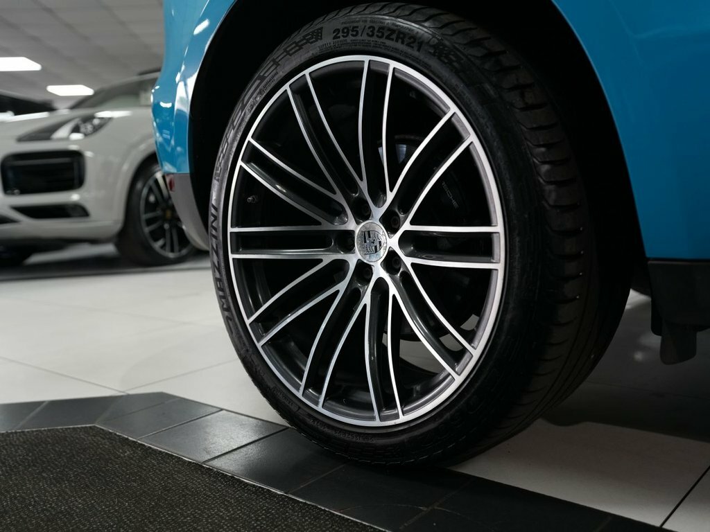 Porsche Macan Pdk 242 Bhp Black #17