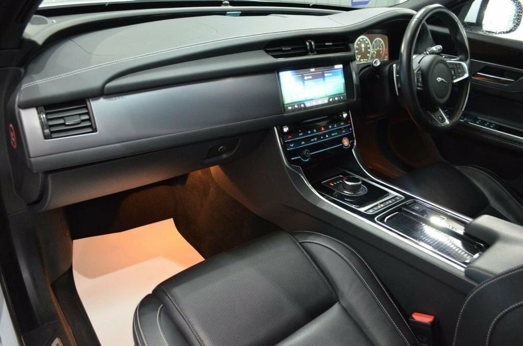 Jaguar XF 2L R-sport White #4
