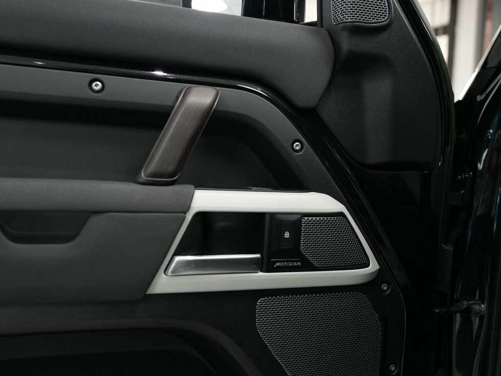 Land Rover Defender D250 Mhev Xs Edition Black #25