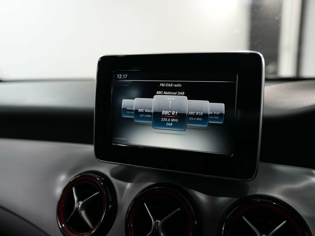 Mercedes-Benz CLA Class 220 Cdi Amg Sport Tip White #26