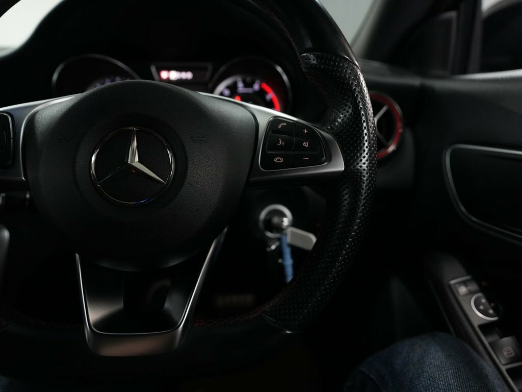 Mercedes-Benz CLA Class 220 Cdi Amg Sport Tip White #17