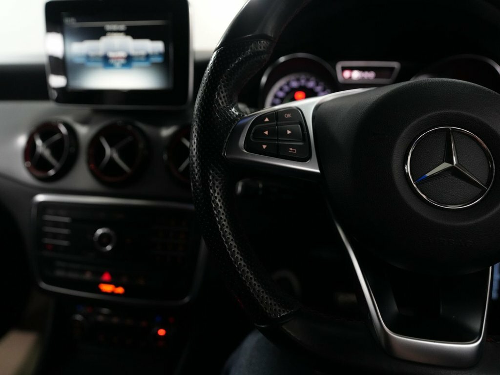 Mercedes-Benz CLA Class 220 Cdi Amg Sport Tip White #16