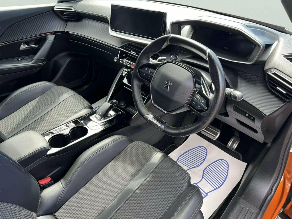 Peugeot 2008 Active Orange #18