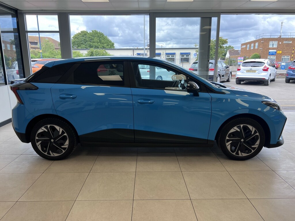 MG MG4 0 Vrt150kw Trophy Ev Long Range 64Kwh White #4