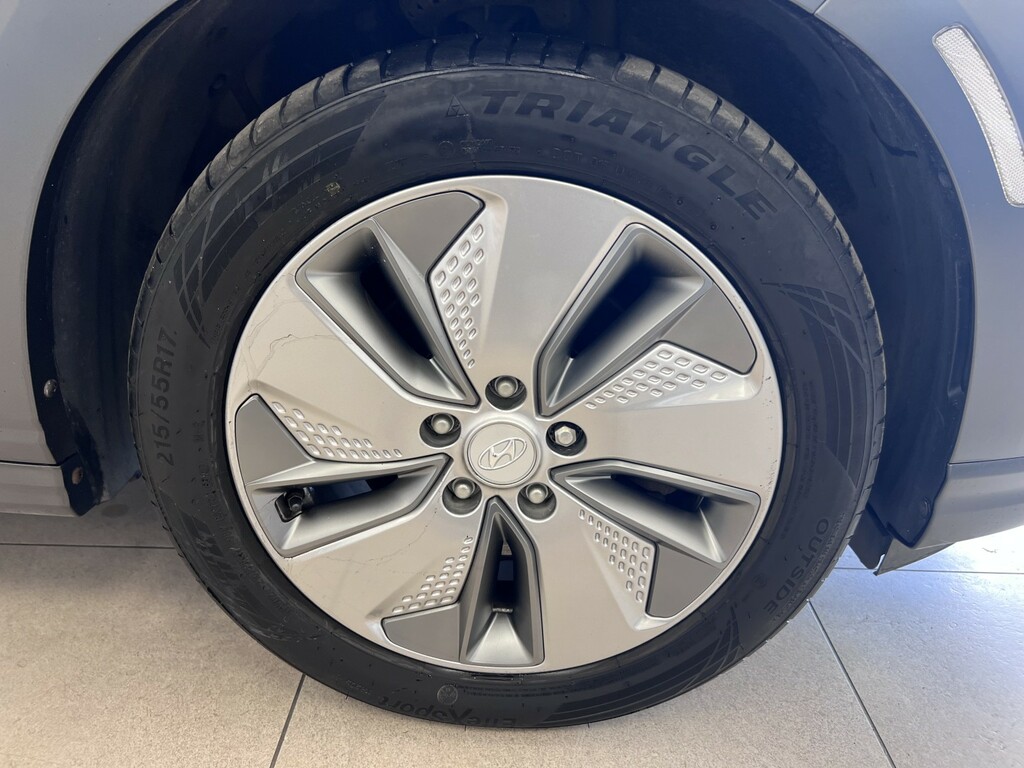 Hyundai Kona Black #9