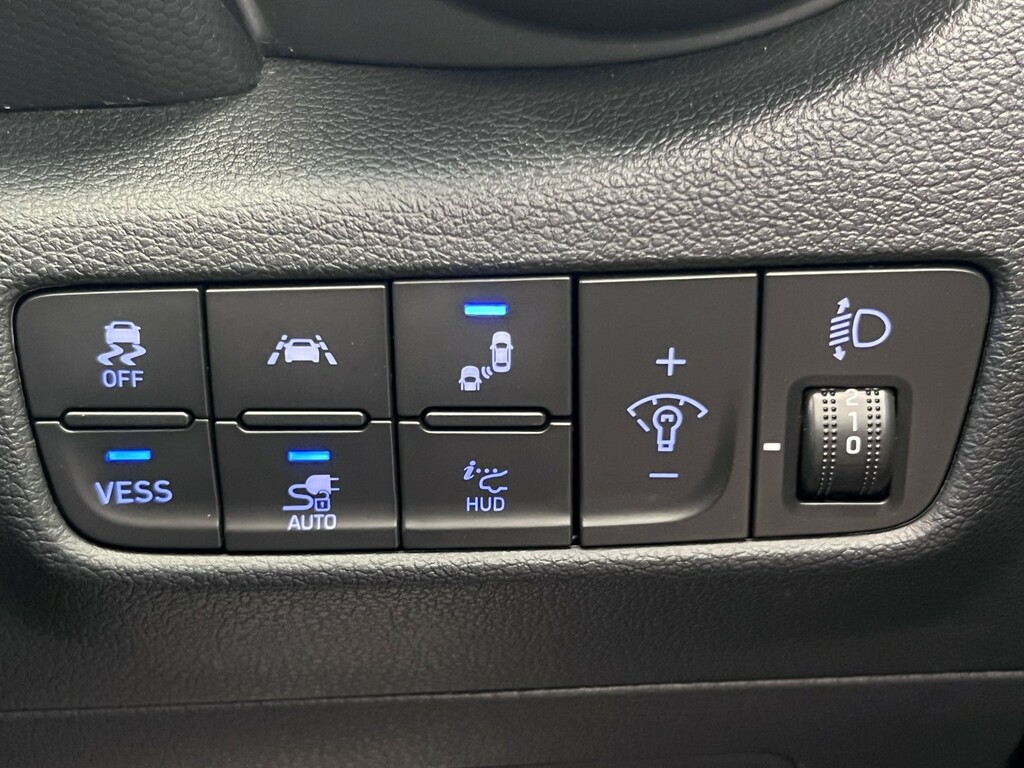 Hyundai Kona Black #24