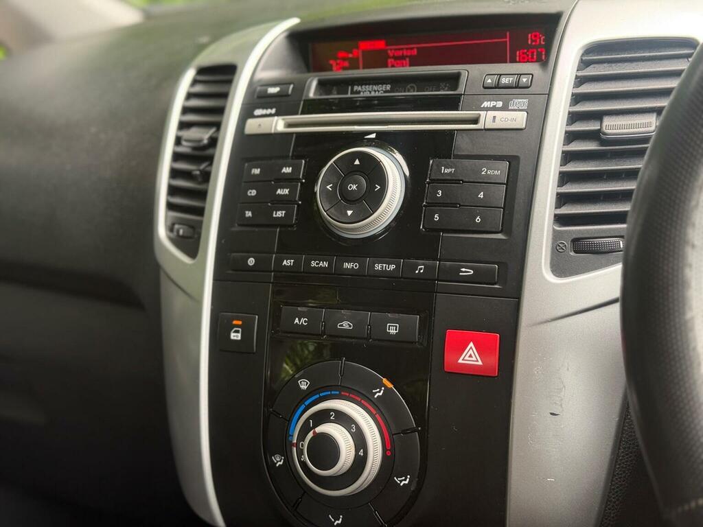 Kia Venga 3 Black #9