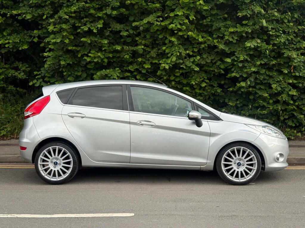 Ford Fiesta Hatchback 1.4 Titanium 201010 Silver #4