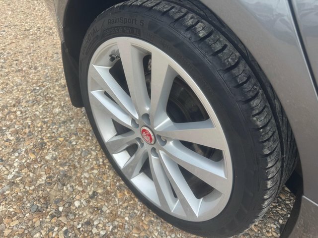 Jaguar XE Portfolio Euro 6 NA16YJH Grey #6
