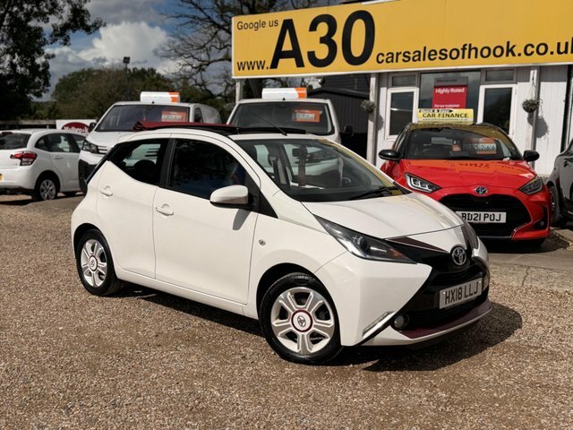 Toyota Aygo Vvt-i X-claim Funroof Euro White #2