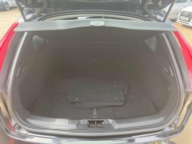 Volvo V40 2.0 D4 R-design Lux Nav 187 Bhp Blue #29