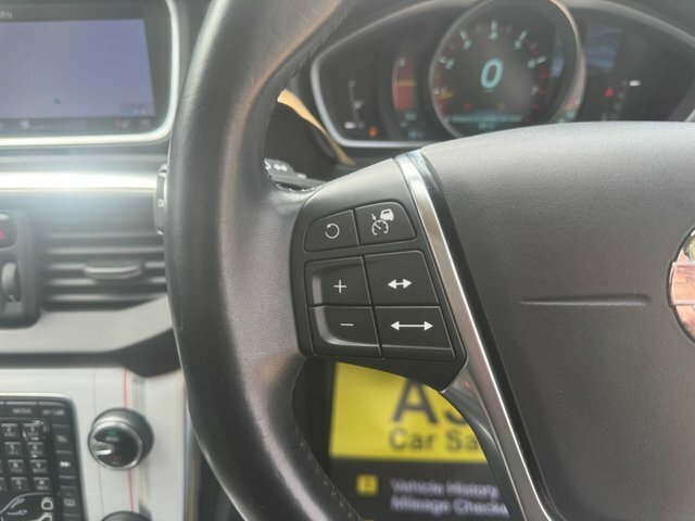Volvo V40 2.0 D4 R-design Lux Nav 187 Bhp Blue #19