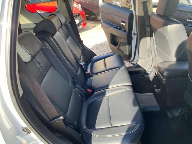 Mitsubishi Outlander Outlander Gx 4H Phev Black #14