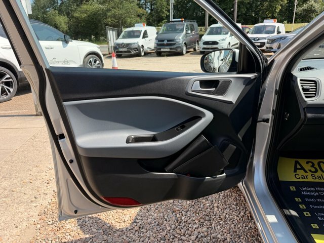 Hyundai I20 1.4 Mpi Premium Nav 99 Bhp White #29