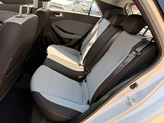 Hyundai I20 1.4 Mpi Premium Nav 99 Bhp White #26