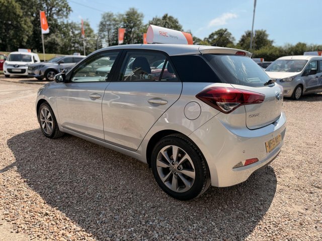 Hyundai I20 1.4 Mpi Premium Nav 99 Bhp White #9