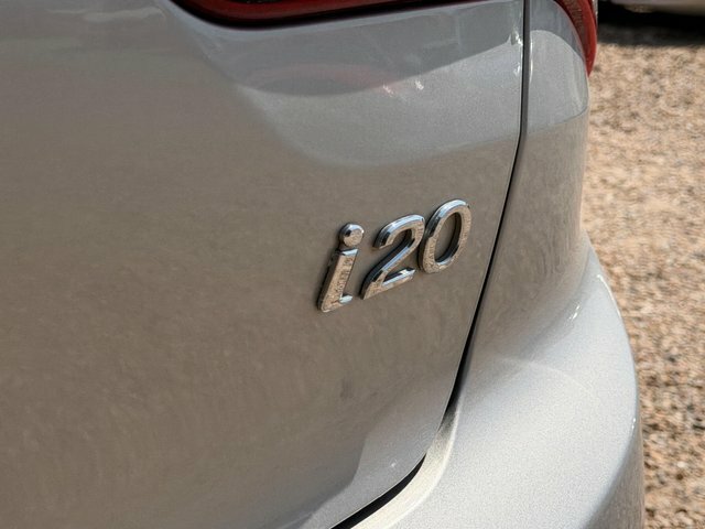 Hyundai I20 1.4 Mpi Premium Nav 99 Bhp White #31
