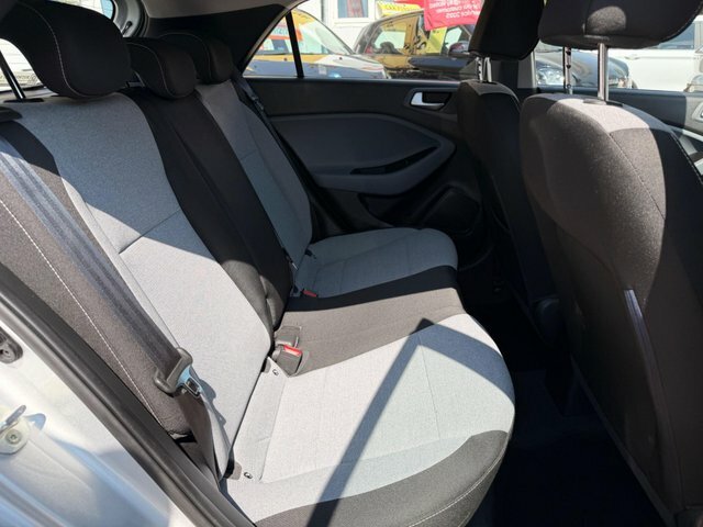 Hyundai I20 1.4 Mpi Premium Nav 99 Bhp White #24